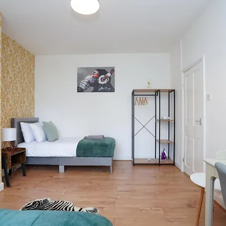 3 Bedroom Stylish Free Parking Contractor Leisure ليدز