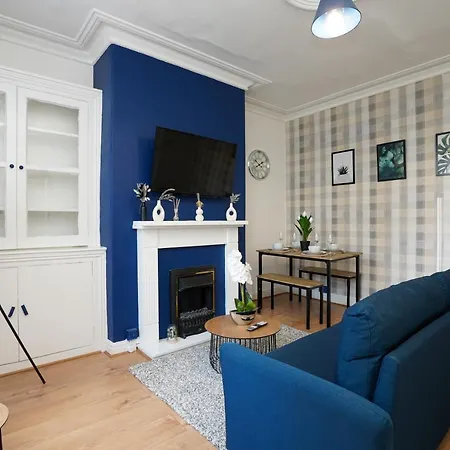 3 Bedroom Stylish Free Parking Contractor Leisure