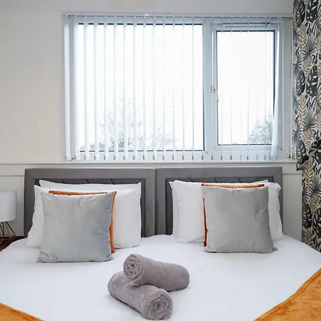 3 Bedroom Stylish Free Parking Contractor Leisure شقة *