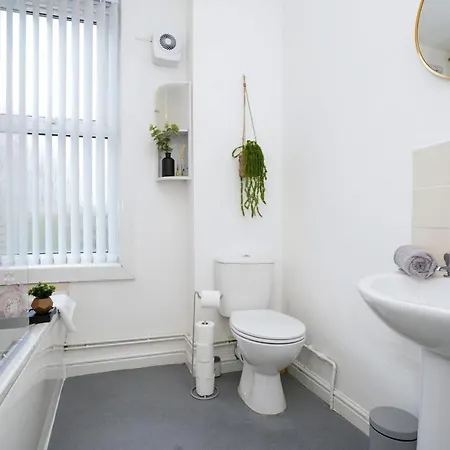 3 Bedroom Stylish Free Parking Contractor Leisure ليدز